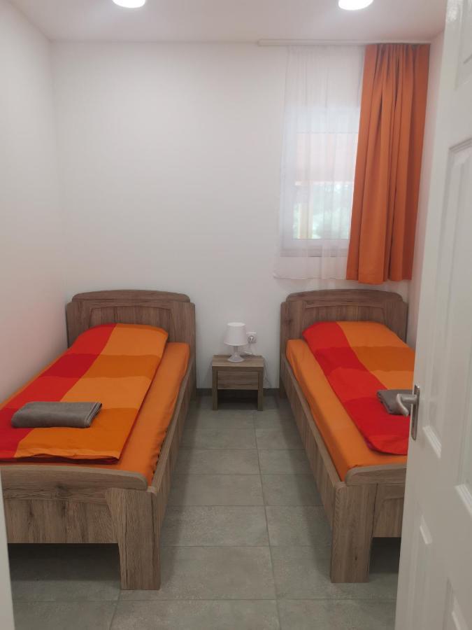 Podlovics Tanya Panzio Apartment Kemecse Екстериор снимка